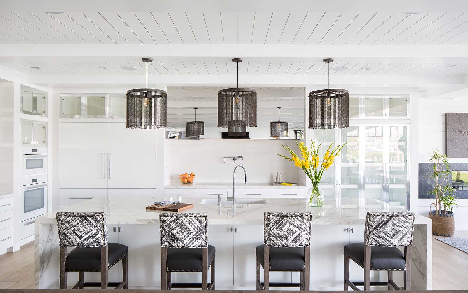 modern-beach-house-kitchen-full