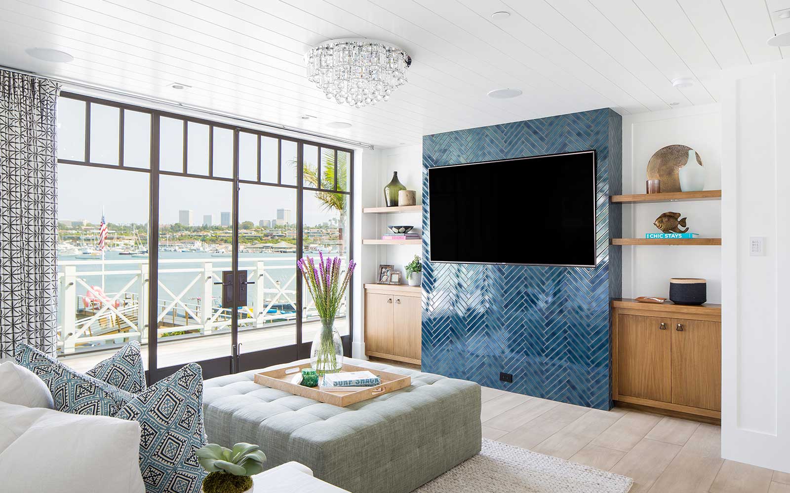 modern-beach-house-master-bedroom-lounge-tv