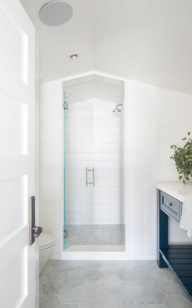 modern-beach-house-top-bathroom-shower