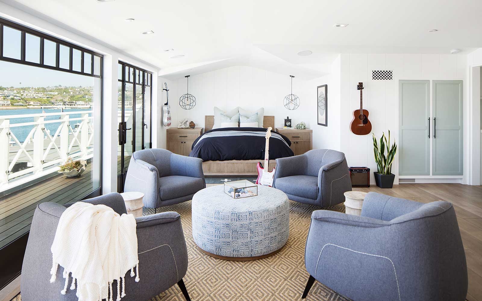 modern-beach-house-top-bedroom-bed