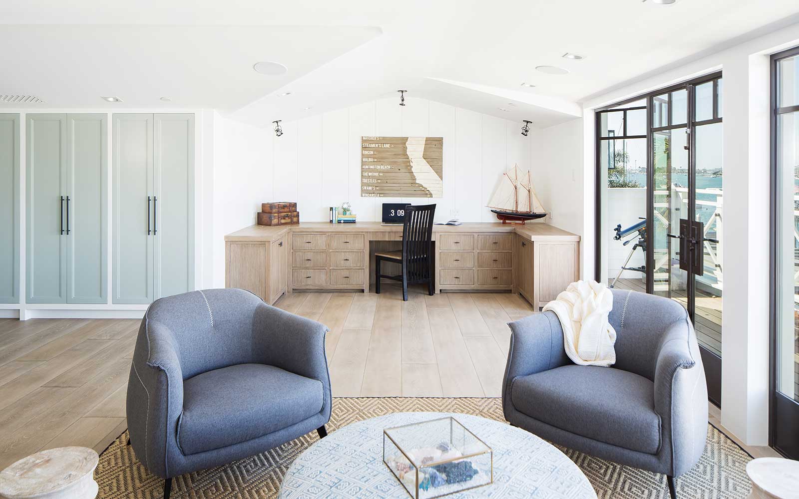modern-beach-house-top-bedroom-desk